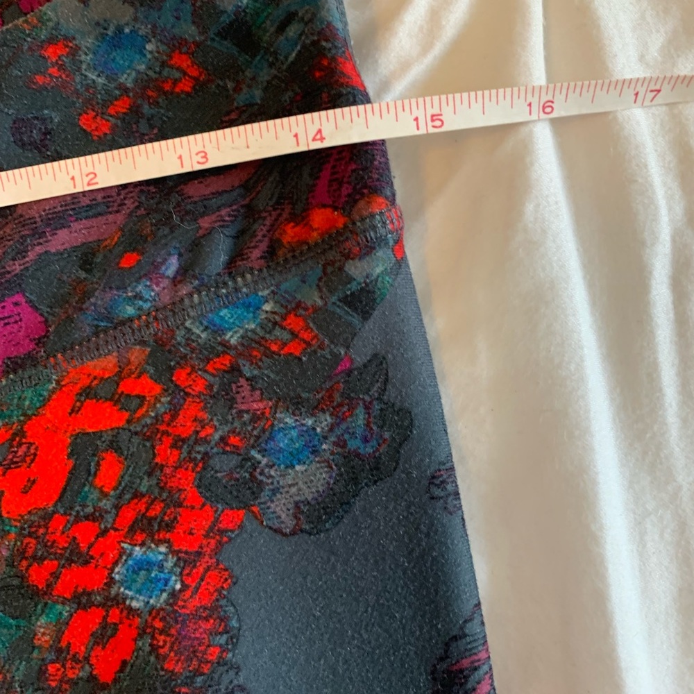 Fabletics Athletic Capris - Picture 9 of 13